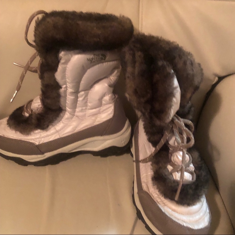 Girl sz 5 north face snow boots